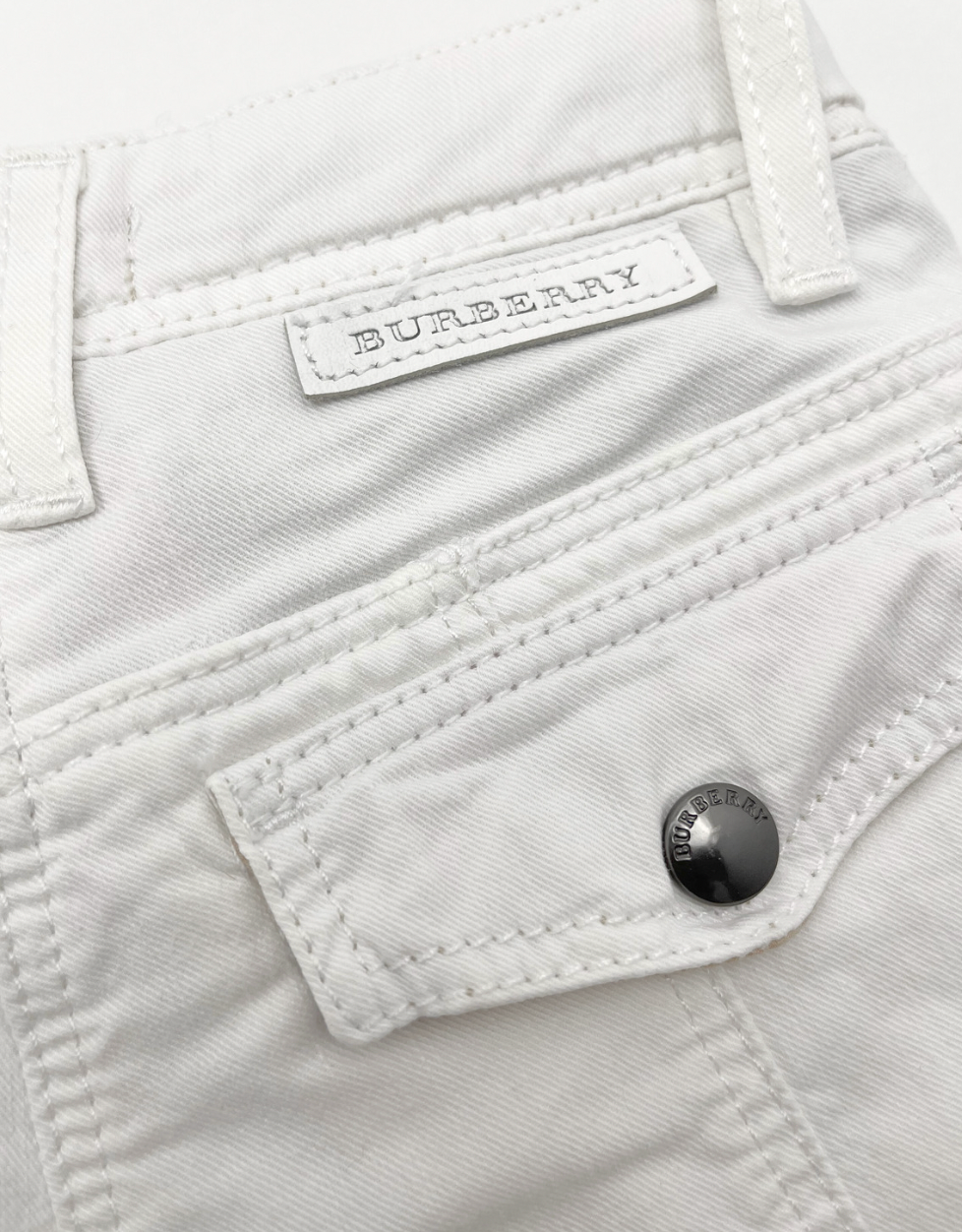 BURBERRY - Weiße Hosen mit Tasche - 6 Jahre