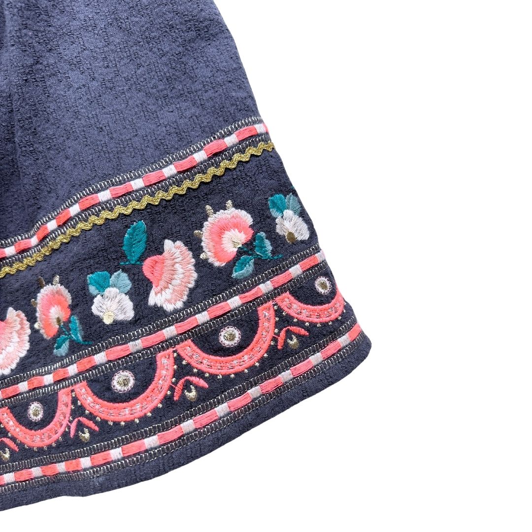 LOUISE MISHA - Jupe grise neuve avec broderies roses et vertes - 10 ans