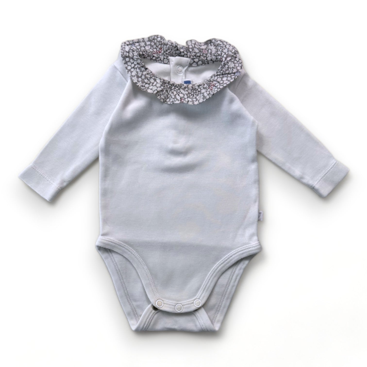 JACADI - Weißer Langarm-Body mit Rüschenkragen - 1 Monat