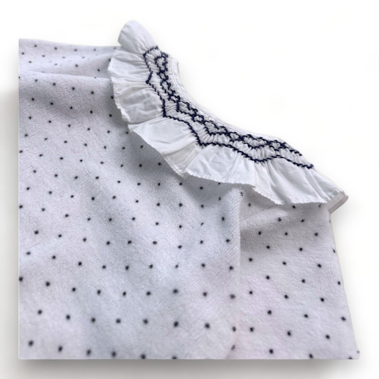 JACADI - Pyjama blanc et bleu à pois avec col à volant - 12 mois