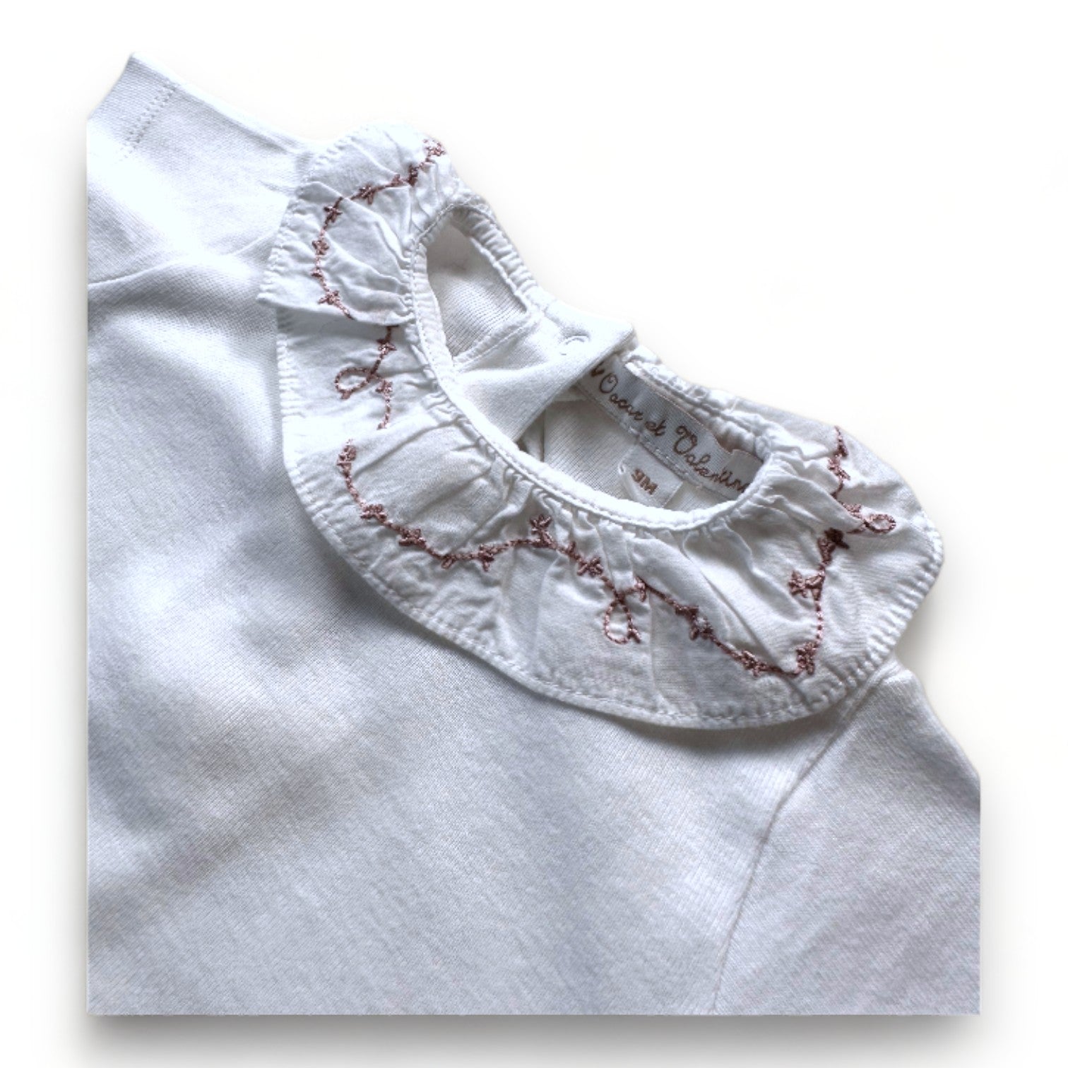 OSCAR ET VALENTINE - Body blanc à manches courtes avec col à volant - 9 mois