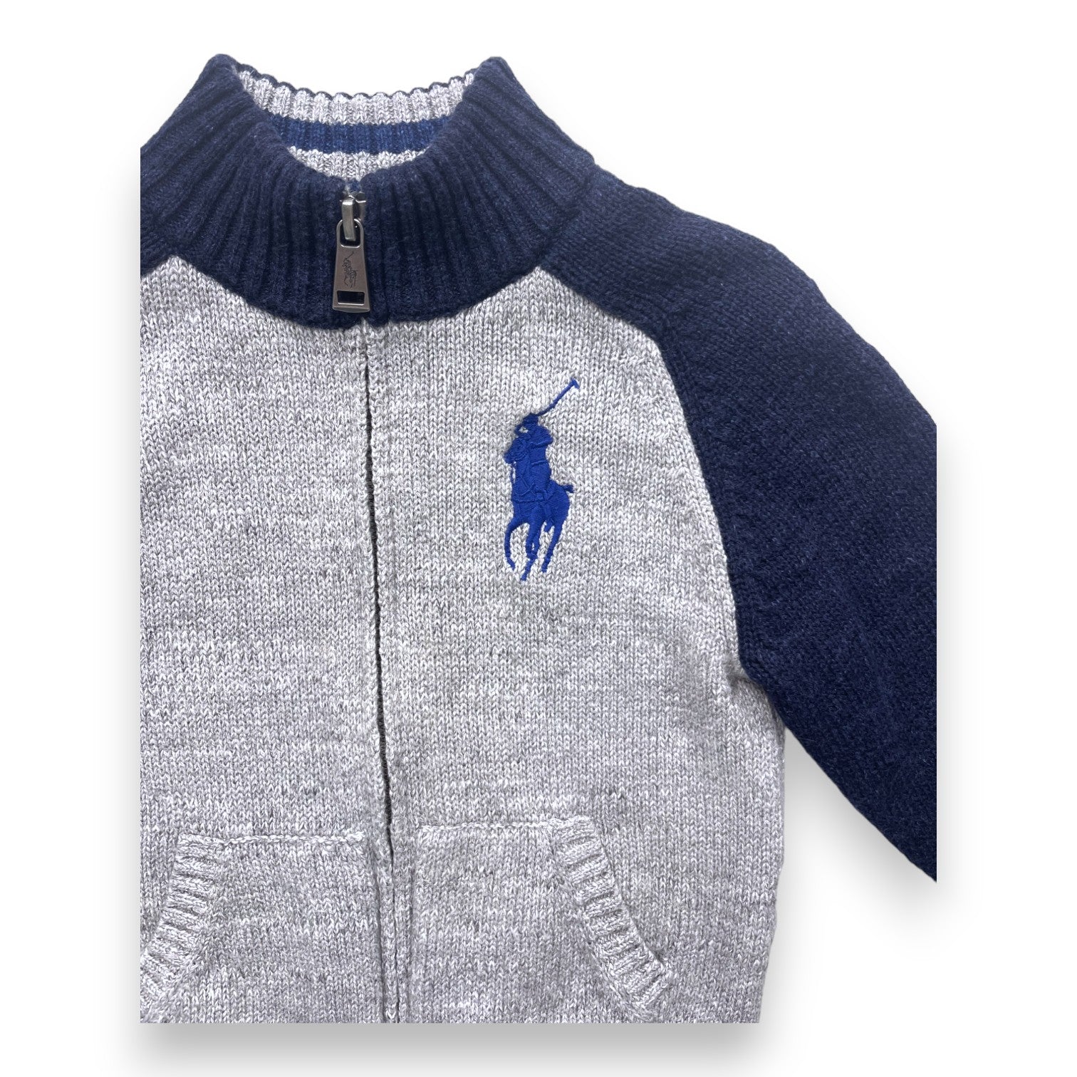 RALPH LAUREN - Grau-blaue Strickjacke mit gesticktem Logo - 2 Jahre