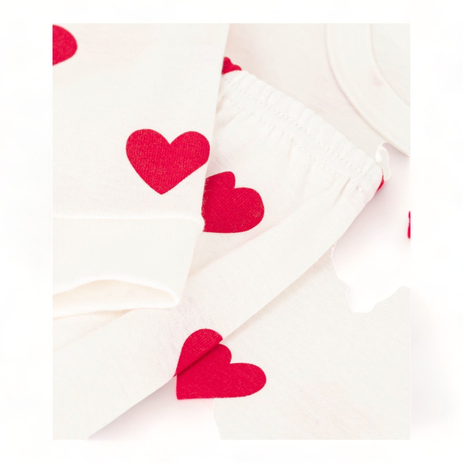 PETIT BATEAU - Leichter weißer Pyjama mit roten Herzmustern - 6 Jahre