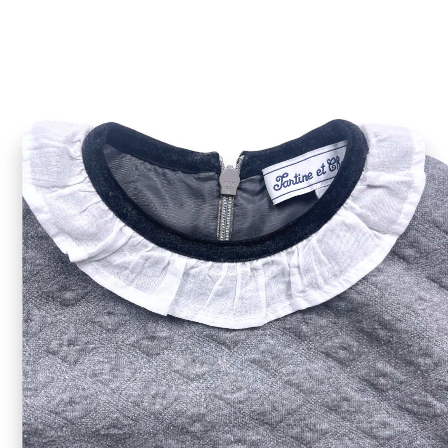 TARTINE & CHOCOLAT - Graues Kleid mit langen Ärmeln und weißem Kragen - 2 Jahre