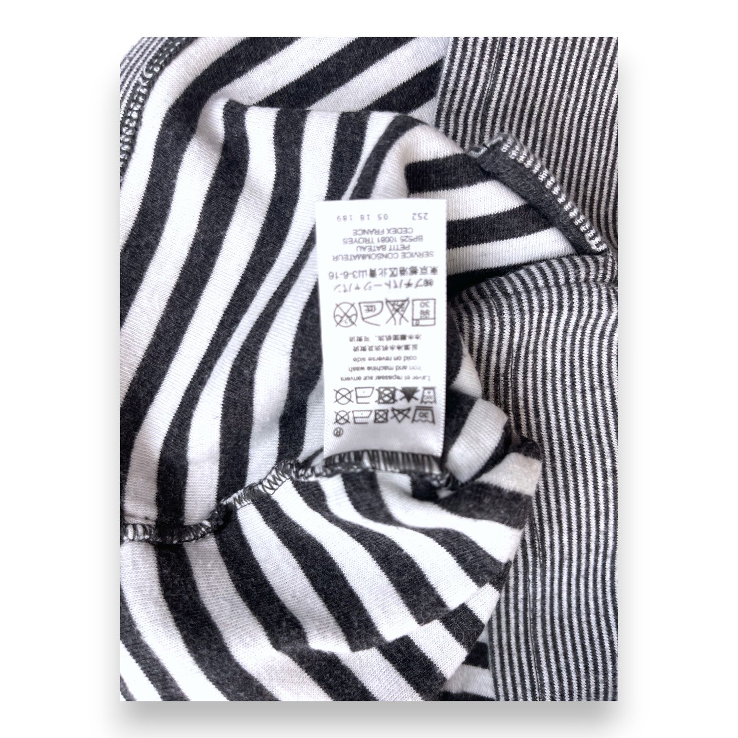 PETIT BATEAU - Striped T-shirt - 4 years