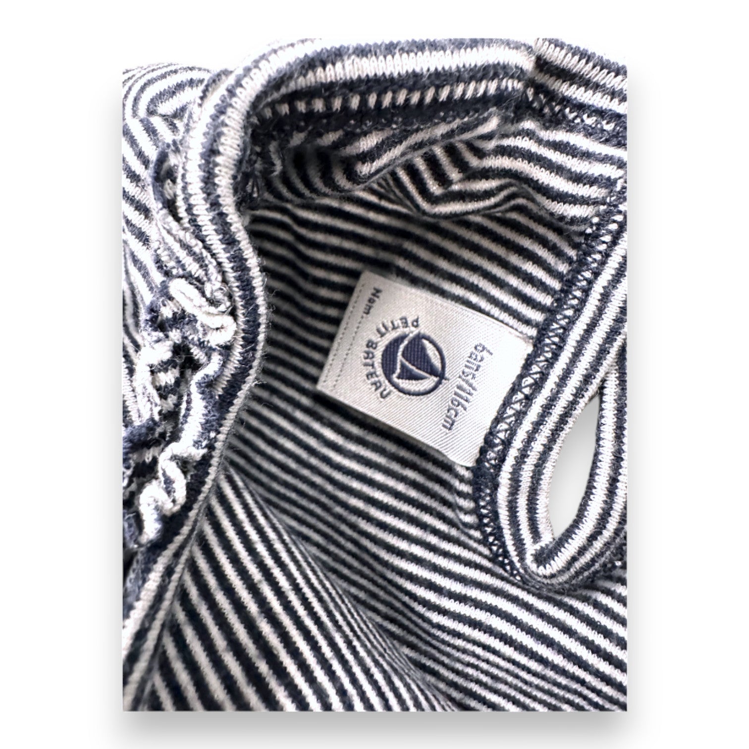 PETIT BATEAU - White and black striped long-sleeved t-shirt - 6 years