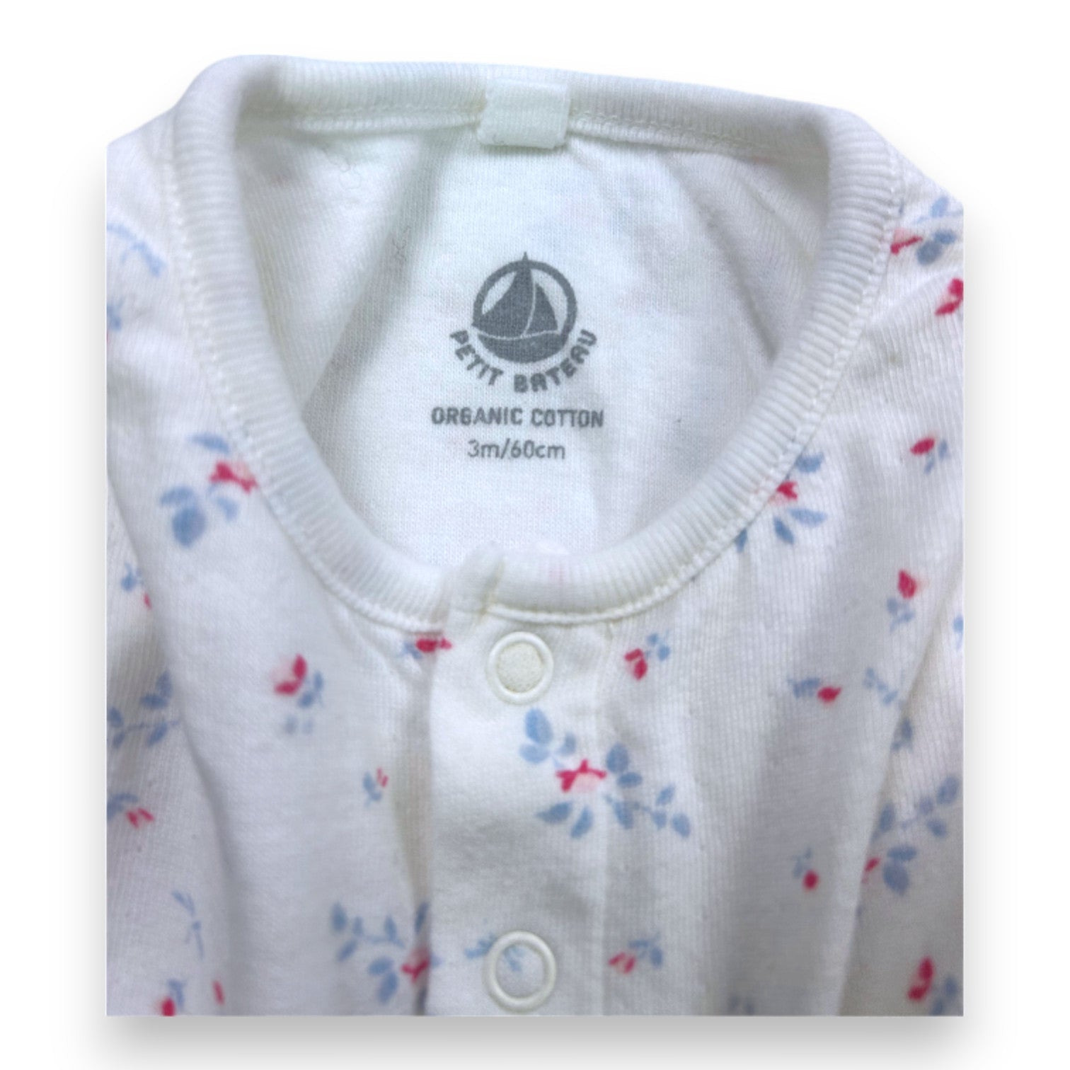 PETIT BATEAU - Weiße Strickjacke mit Blumenmuster - 3 Monate