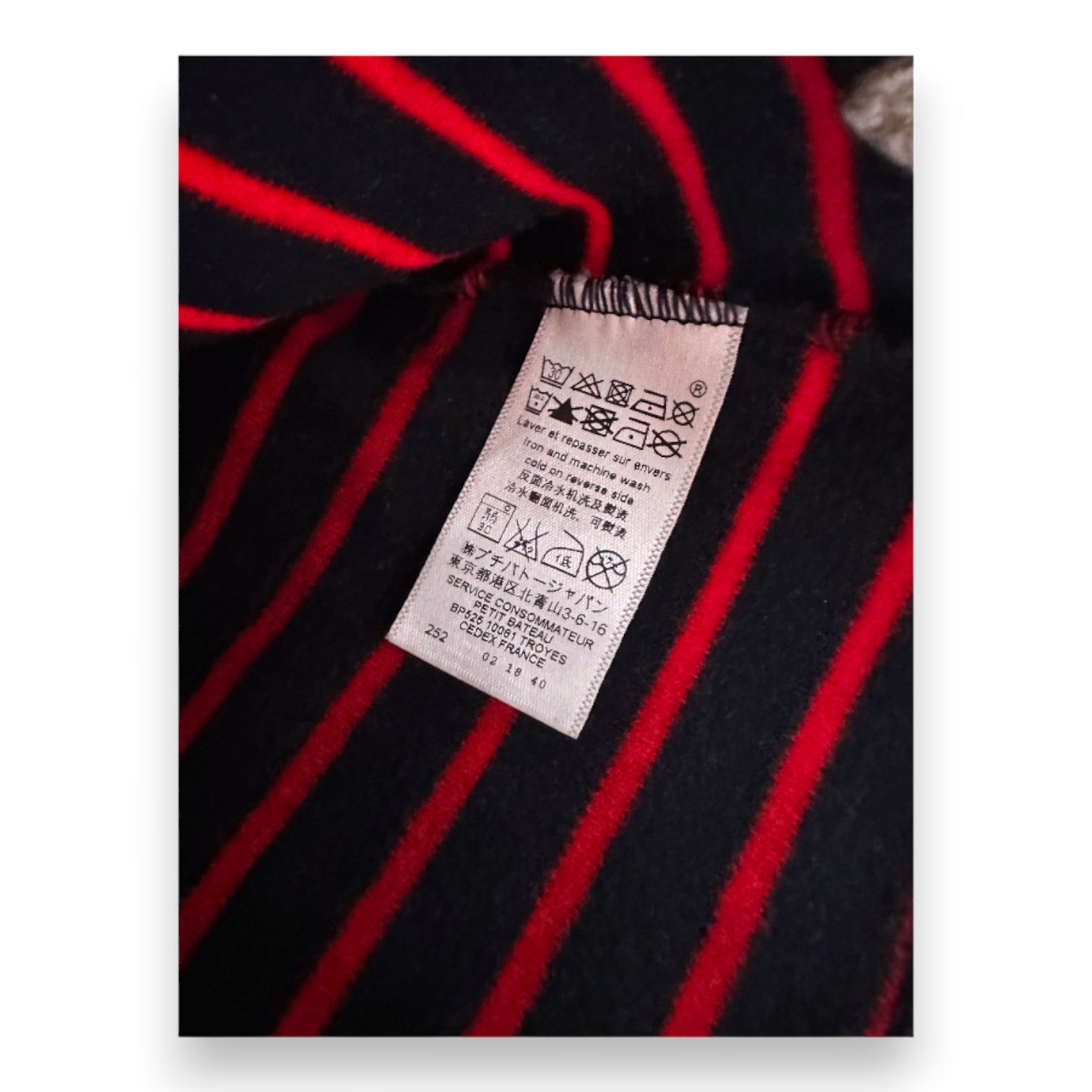 PETIT BATEAU - Gilet bleu marine et rouge à rayures - 6 mois