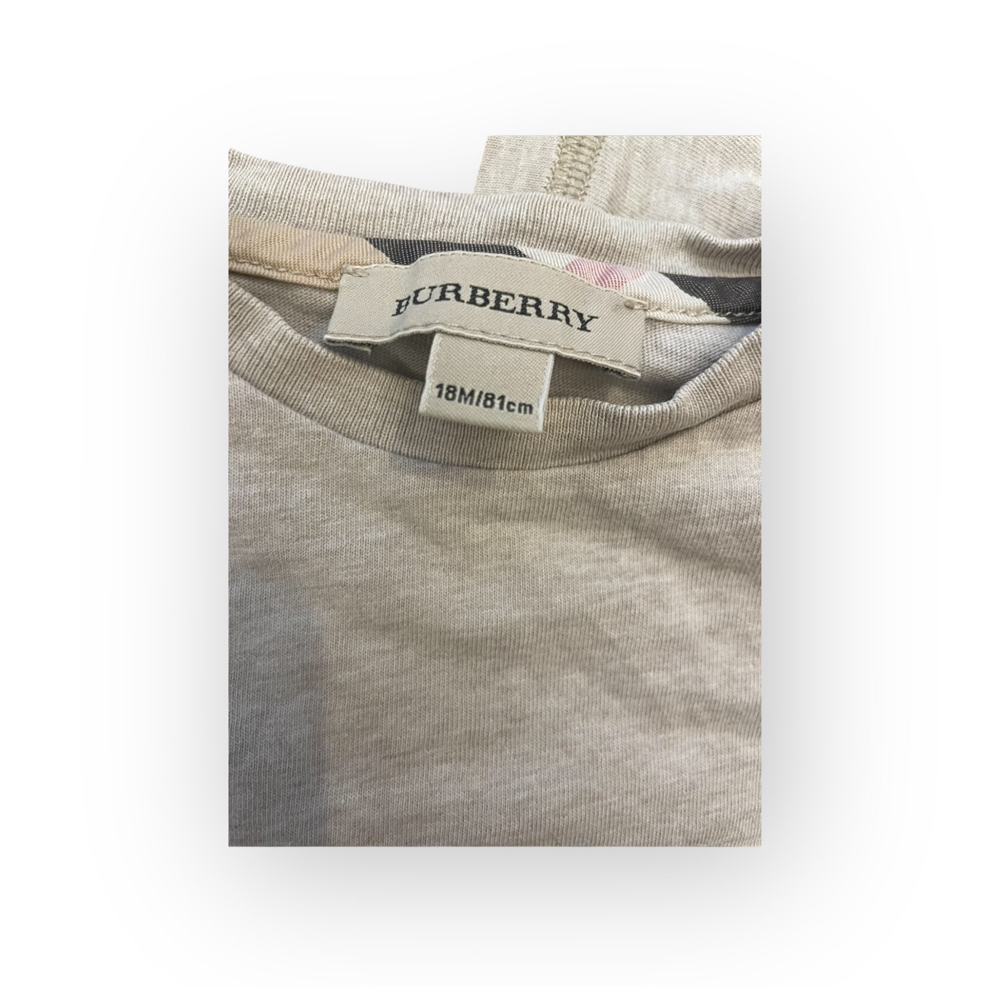 BURBERRY – BEIGE, ROTES T-SHIRT – 18 MONATE
