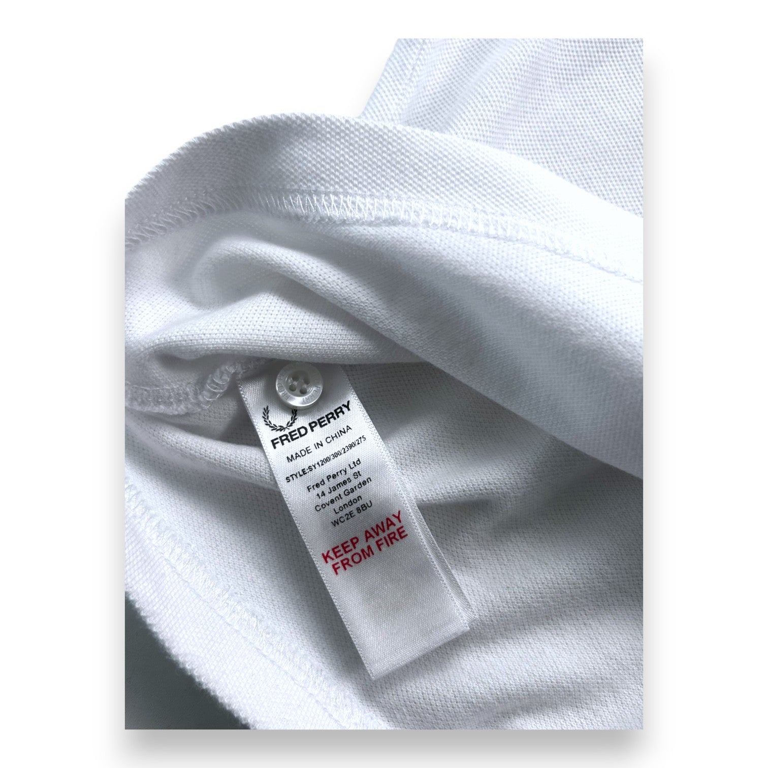 FRED PERRY - White polo shirt with blue piping - 6/7 years