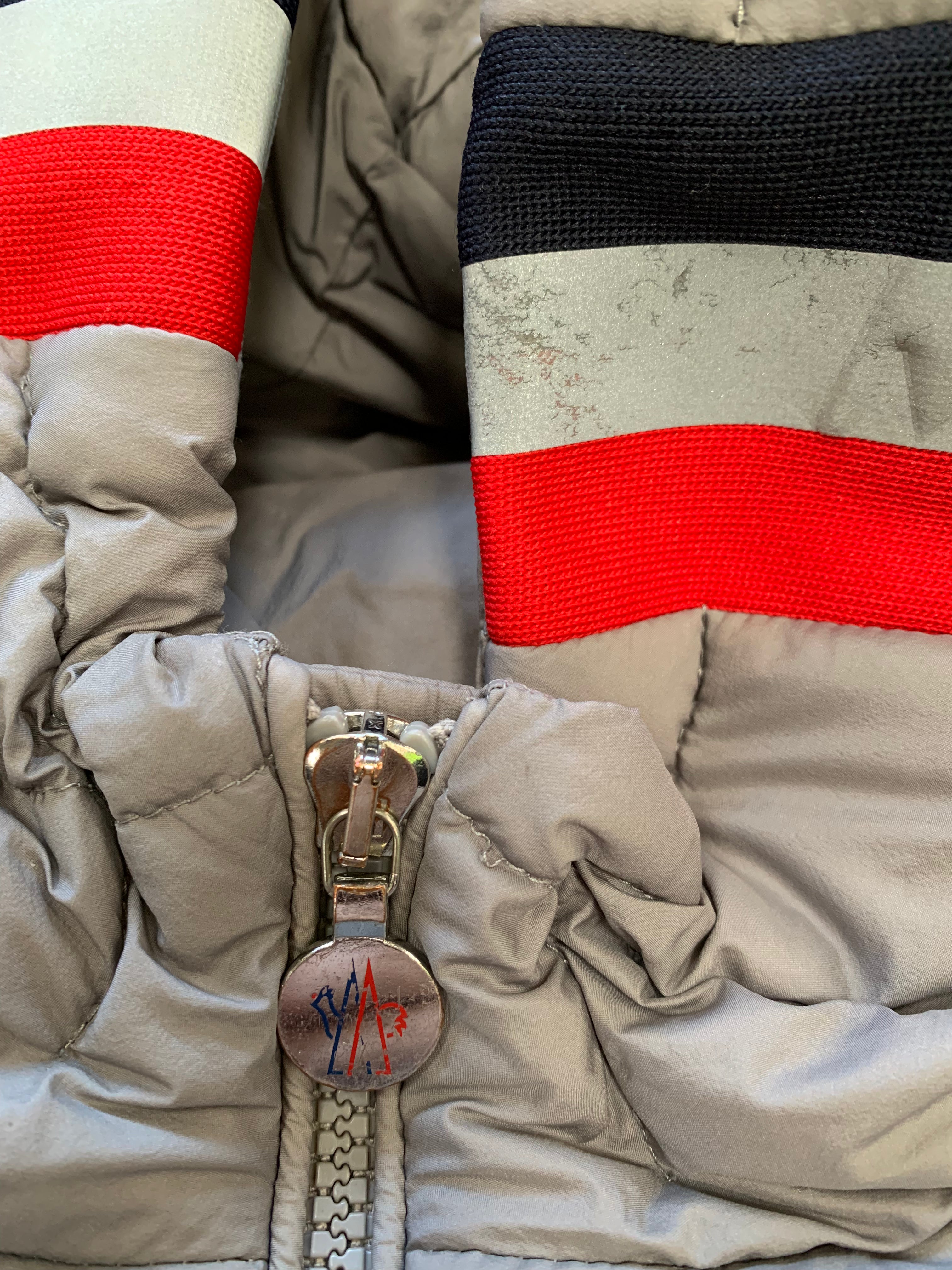 MONCLER - DOWN JACKET - GREY - 6 YEARS