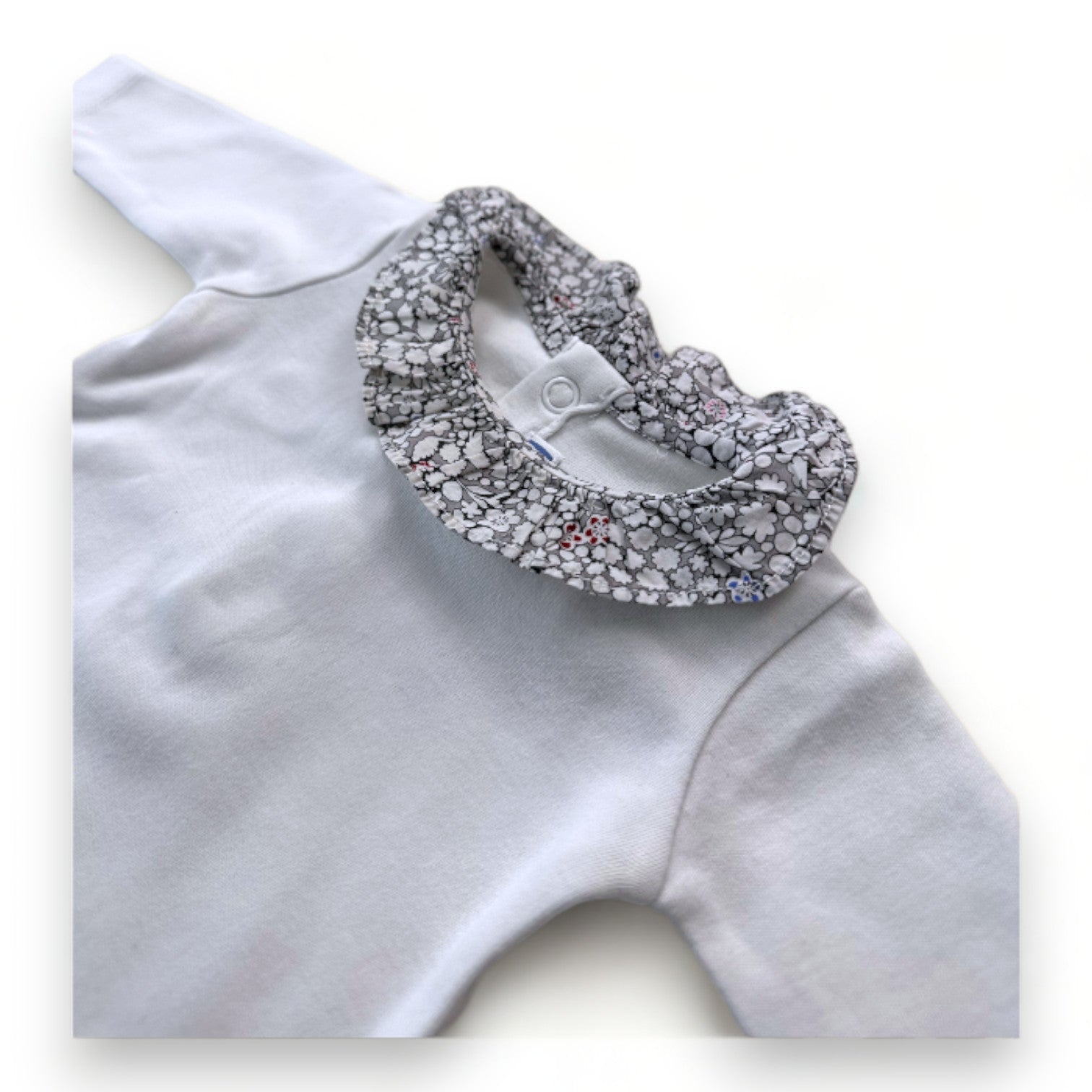 JACADI - Weißer Langarm-Body mit Rüschenkragen - 1 Monat