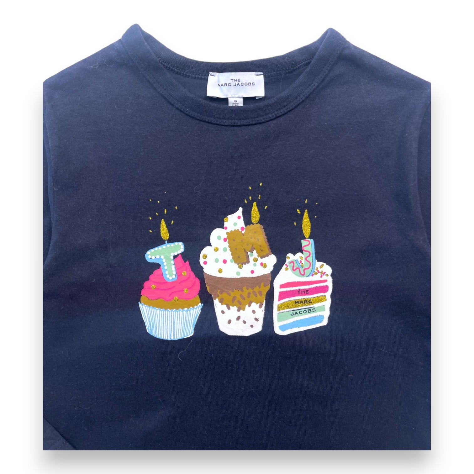 MARC JACOBS - T shirt manches longues bleu marine à imprimé anniversaire - 6 ans
