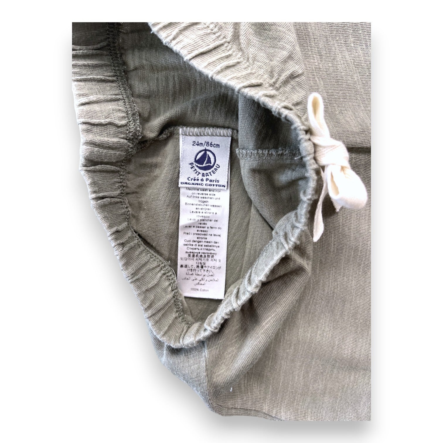 PETIT BATEAU - Khakifarbene Shorts - 2 Jahre