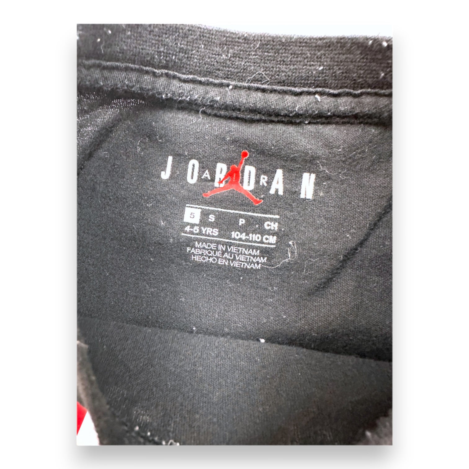 JORDAN - Schwarzes Kurzarm-T-Shirt mit Aufdruck - 4 Jahre