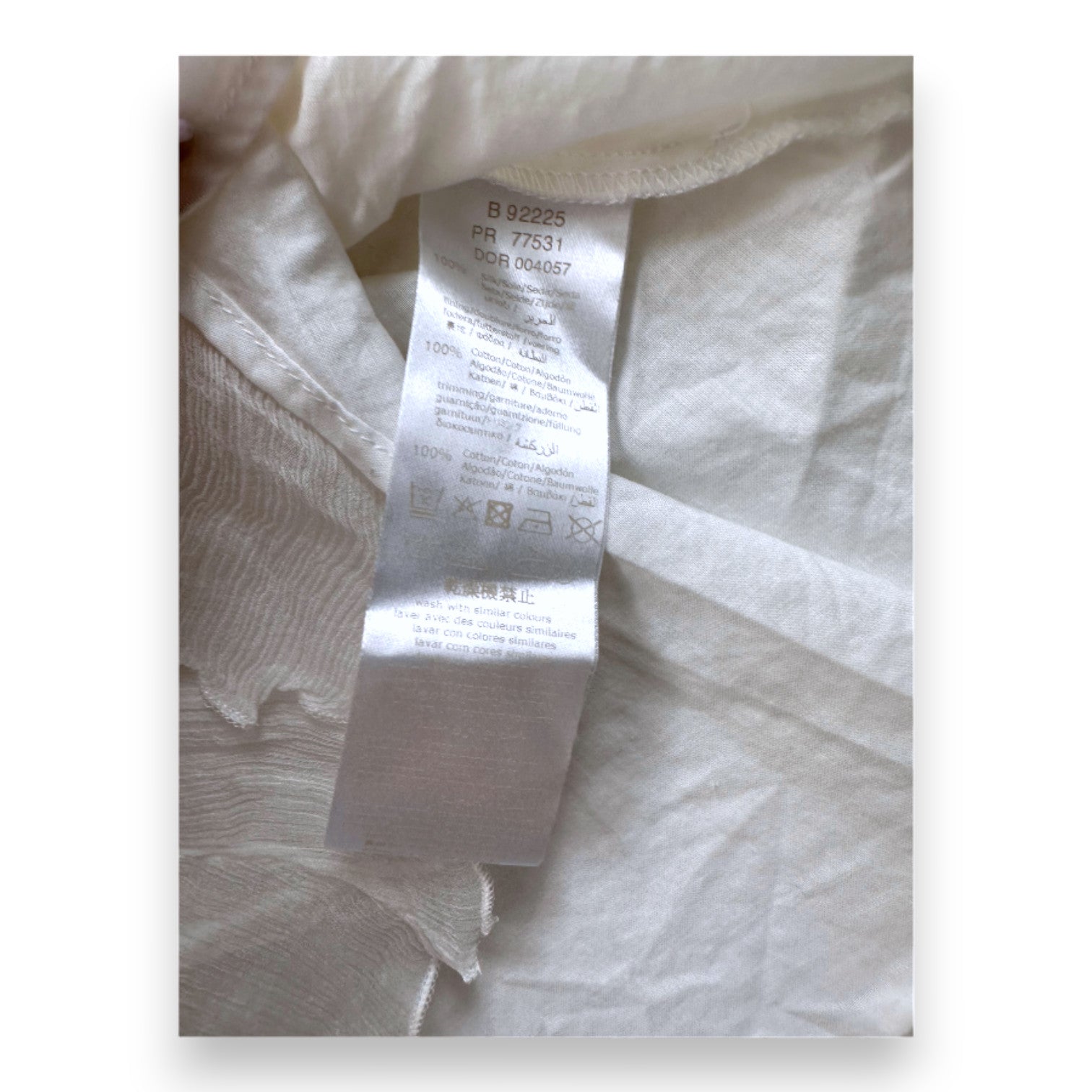 BURBERRY – Set aus weißem Seidenkleid und karierter Pumphose von Burberry – 3 Monate