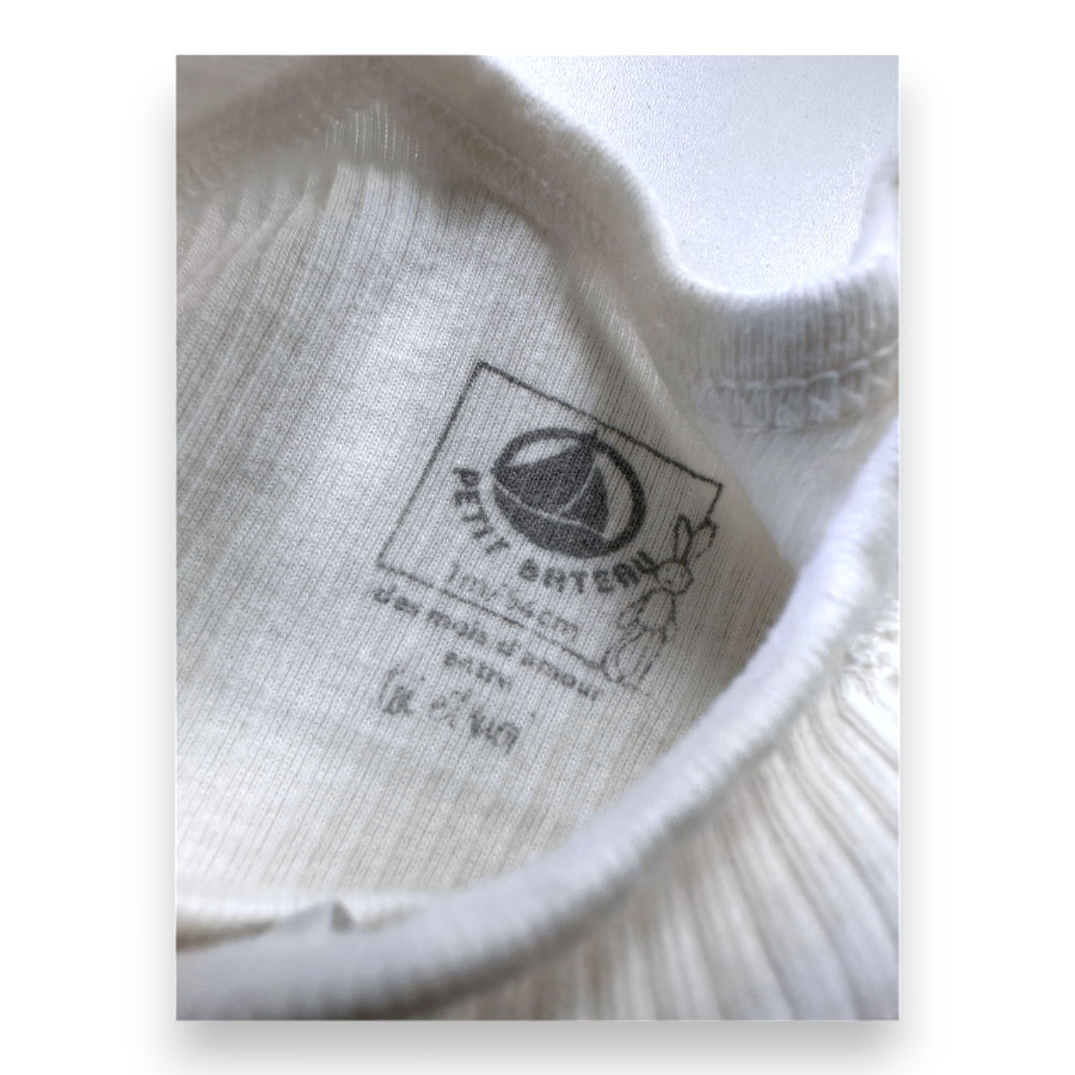 PETIT BATEAU - Set of 4 white bodysuits - 1 month