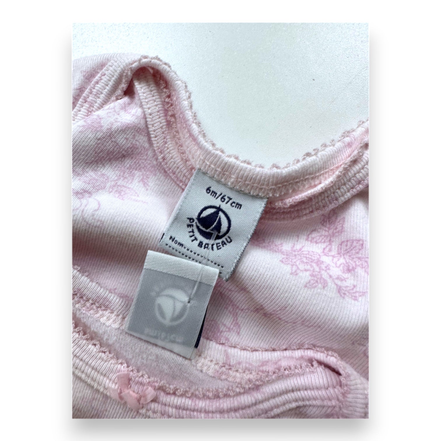 PETIT BATEAU - Set mit 2 rosa Bodys mit Aufdrucken - 6 Monate