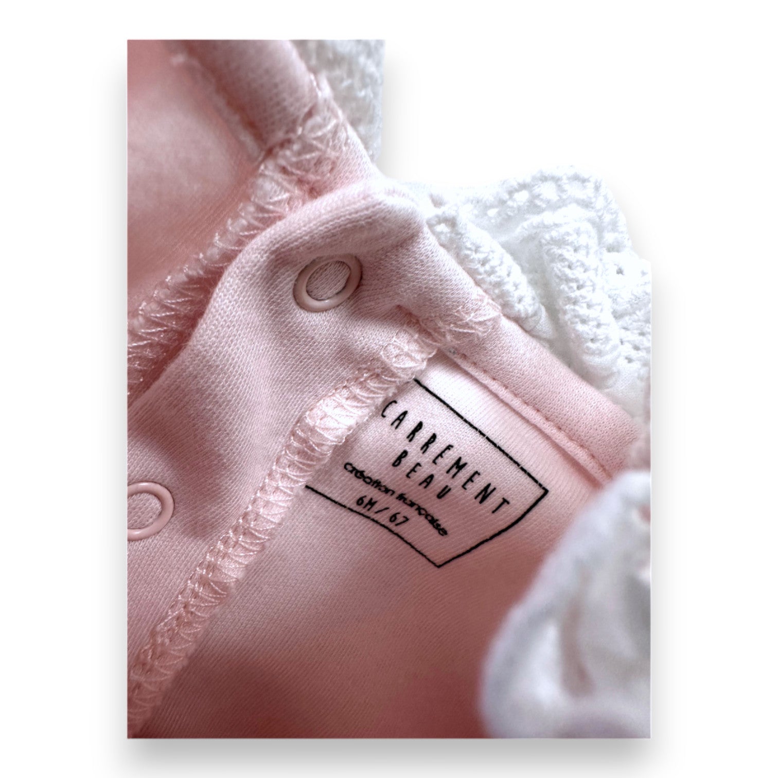 CARREMENT BEAU - Pink bodysuit with lace collar - 6 months