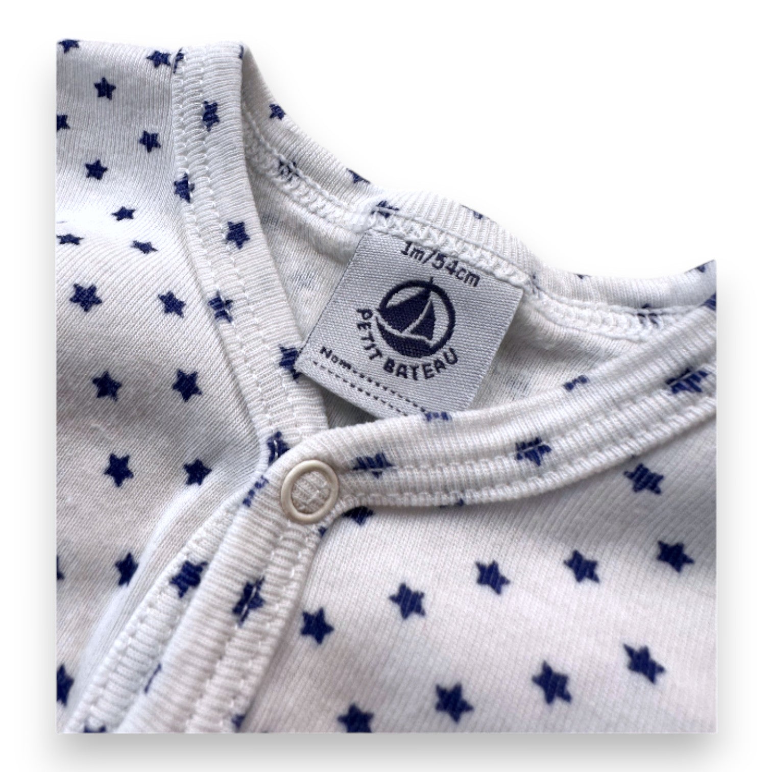 PETIT BOAT - Weißer Pyjama mit Sternen - 1 Monat
