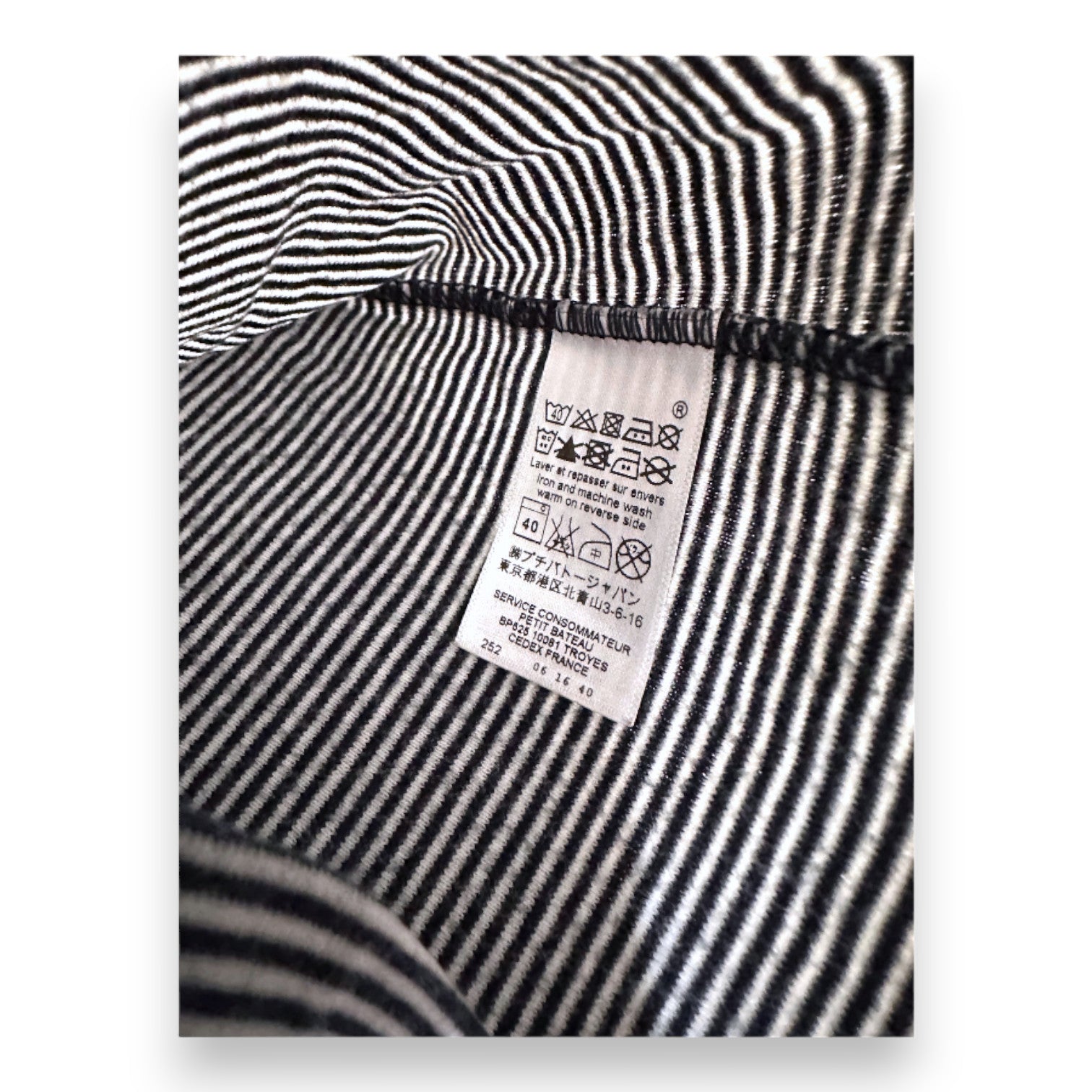 PETIT BATEAU - Blue and white striped long-sleeved T-shirt - 5 years