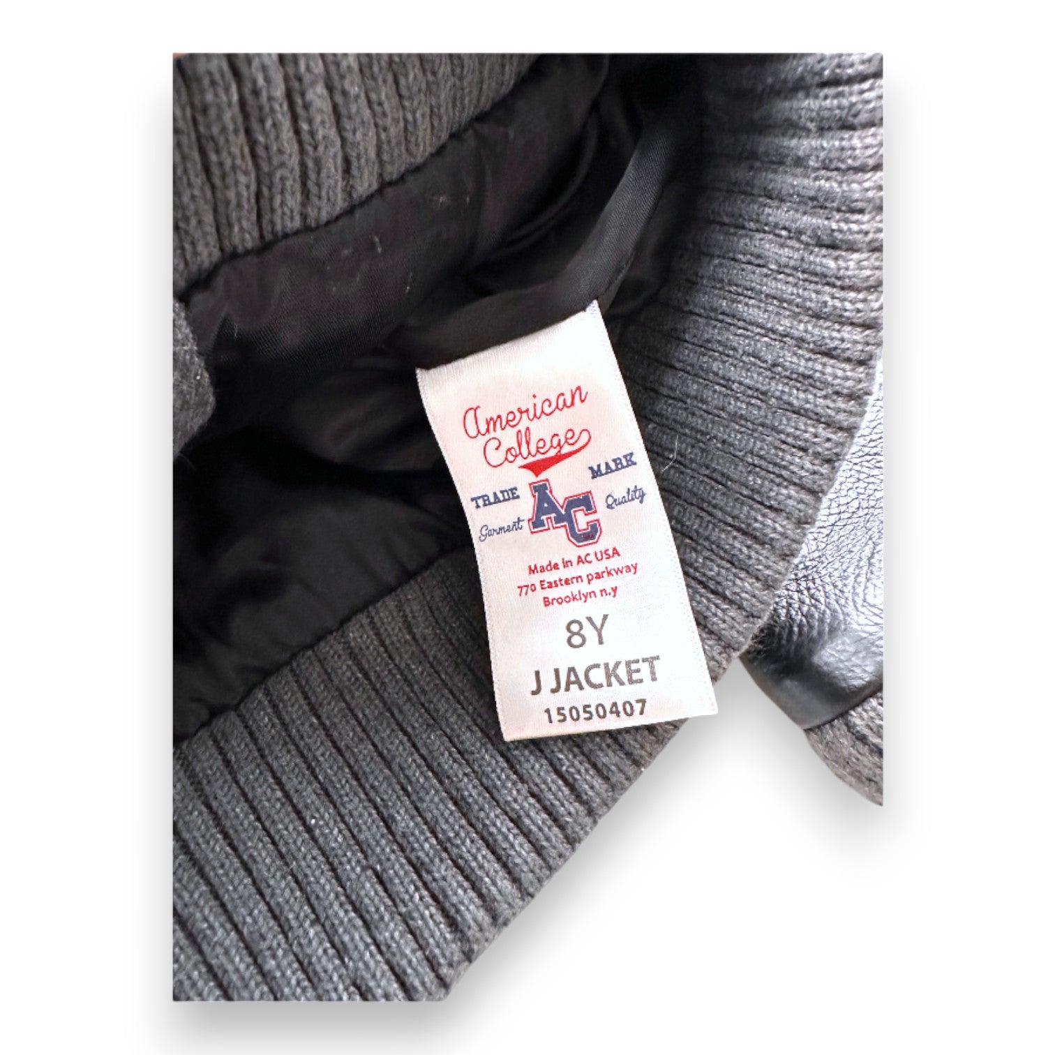 AMERICAN COLLEGE - Black and gray Teddy - 8 years old