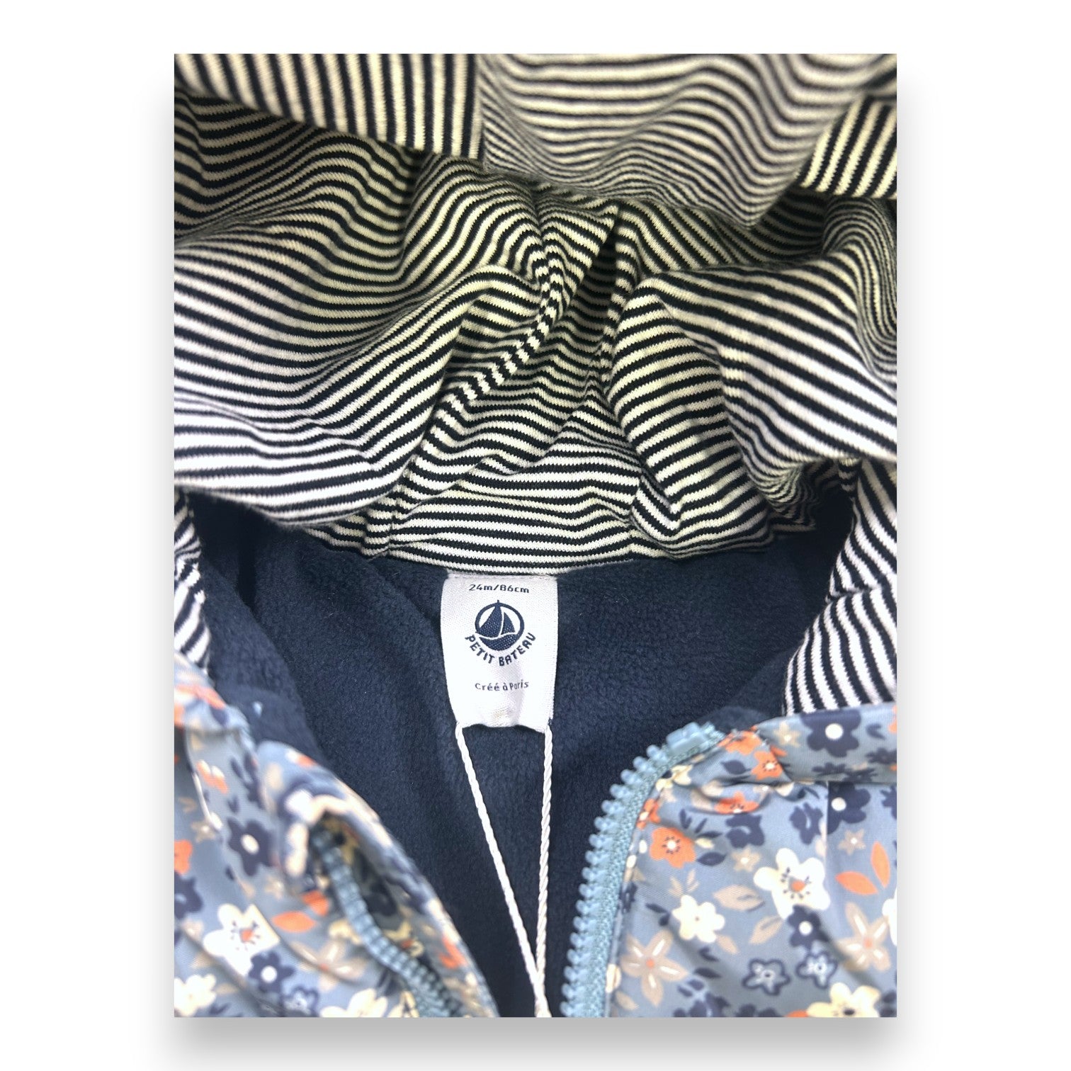 PETIT BATEAU - Neue blaue Daunenjacke mit Blumenmuster - 2 Jahre